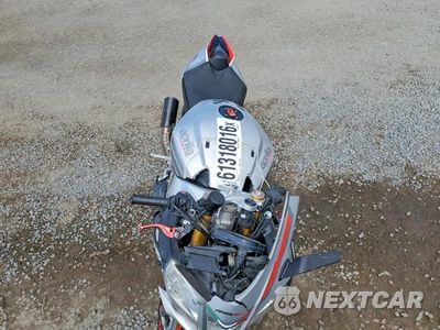 Piąte zdjęcie samochodu w środku: 2016 APRILIA RSV4 RR VIN:ZD4RKUB01GS000324 - miniatura