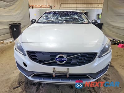 Piąte zdjęcie samochodu w środku: 2016 VOLVO V60 CROSS COUNTRY PREMIER VIN:YV4612HK2G1003119 - miniatura
