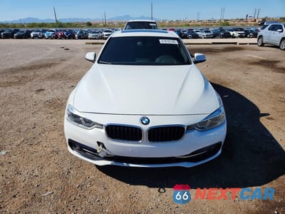 Piąte zdjęcie samochodu w środku: 2018 BMW 330 I VIN:WBA8B9C54JEE81464 - miniatura