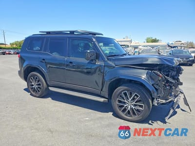 Czwarte zdjęcie samochodu z boku: 2026 LEXUS GX 550 PREMIUM+ VIN:JTJTBCDX5T5073370 - miniatura