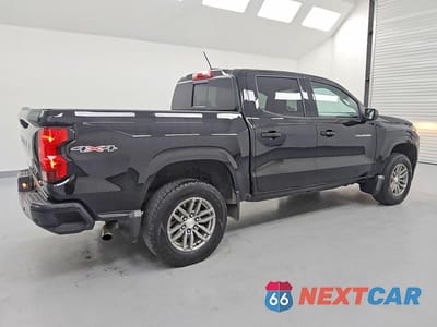 Trzecie zdjęcie samochodu z tyłu: 2023 CHEVROLET COLORADO LT VIN:1GCPTCEK8P1169799 - miniatura