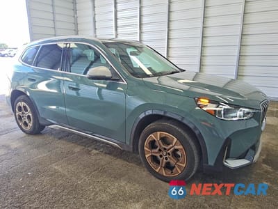 Czwarte zdjęcie samochodu z boku: 2024 BMW X1 XDRIVE28I VIN:WBX73EF07R5Z36601 - miniatura