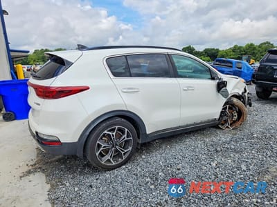 Trzecie zdjęcie samochodu z tyłu: 2021 KIA SPORTAGE SX VIN:KNDPR3A62M7851903 - miniatura
