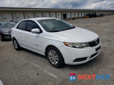 Czwarte zdjęcie samochodu z boku: 2012 KIA FORTE EX VIN:KNAFU4A21C5510089 - miniatura