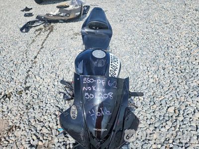 Piąte zdjęcie samochodu w środku: 2012 HONDA CBR600 RR VIN:JH2PC4000CK501208 - miniatura