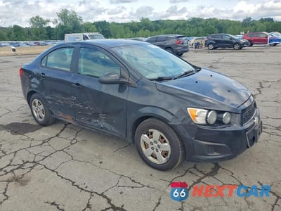 Czwarte zdjęcie samochodu z boku: 2013 CHEVROLET SONIC LS VIN:1G1JA5SG3D4185953 - miniatura
