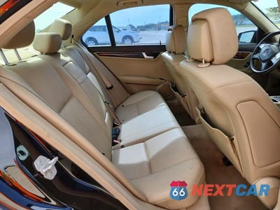 Zdjęcie 10 z 12 samochodu: 2013 MERCEDES-BENZ C 250 VIN:WDDGF4HB3DR270535 - miniatura
