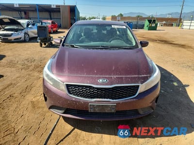 Piąte zdjęcie samochodu w środku: 2018 KIA FORTE LX VIN:3KPFL4A71JE259268 - miniatura