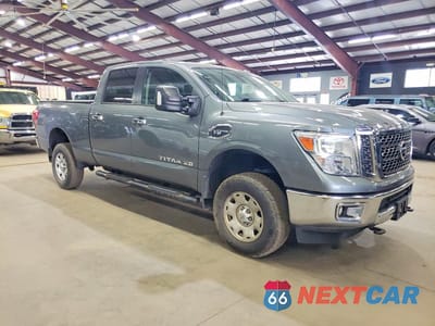 Czwarte zdjęcie samochodu z boku: 2018 NISSAN TITAN XD S VIN:1N6AA1F38JN528752 - miniatura