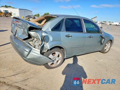 Trzecie zdjęcie samochodu z tyłu: 2003 FORD FOCUS ZTS VIN:1FAHP38Z13W292462 - miniatura