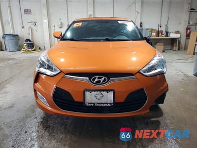 Piąte zdjęcie samochodu w środku: 2016 HYUNDAI VELOSTER BASE VIN:KMHTC6AD2GU301683 - miniatura