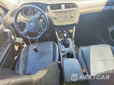 Zdjęcie 8 z 13 samochodu: 2018 VOLKSWAGEN TIGUAN SE VIN:3VV2B7AX9JM112075 - miniatura