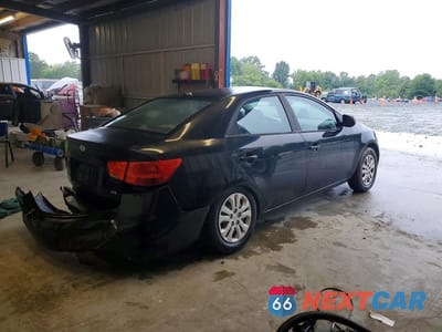Trzecie zdjęcie samochodu z tyłu: 2012 KIA FORTE EX VIN:KNAFU4A22C5631066 - miniatura