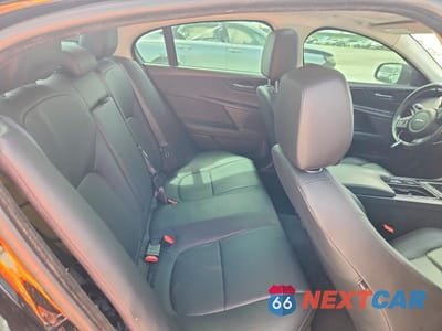 Zdjęcie 10 z 12 samochodu: 2018 JAGUAR XE VIN:SAJAR4FX1JCP39188 - miniatura