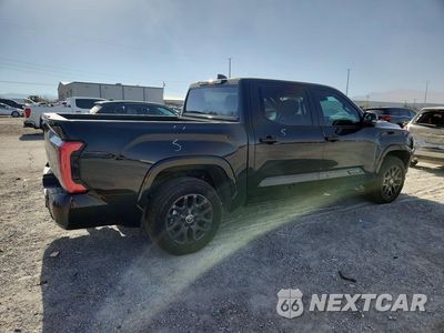 Trzecie zdjęcie samochodu z tyłu: 2024 TOYOTA TUNDRA PLATINUM HV VIN:5TFNC5DB9RX079582 - miniatura