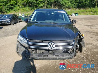 Piąte zdjęcie samochodu w środku: 2017 VOLKSWAGEN TIGUAN S VIN:WVGBV7AX2HK029199 - miniatura
