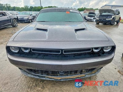 Piąte zdjęcie samochodu w środku: 2017 DODGE CHALLENGER SXT VIN:2C3CDZAG4HH507867 - miniatura