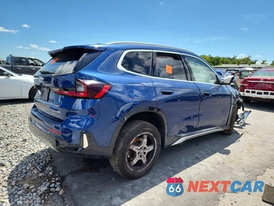 Trzecie zdjęcie samochodu z tyłu: 2023 BMW X1 XDRIVE28I VIN:WBX73EF06P5V94510 - miniatura