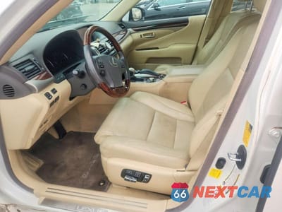 Zdjęcie 7 z 12 samochodu: 2014 LEXUS LS 460 VIN:JTHBL5EF8E5128716 - miniatura