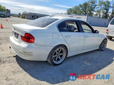 Trzecie zdjęcie samochodu z tyłu: 2006 BMW 330 I VIN:WBAVB33506PS12838 - miniatura