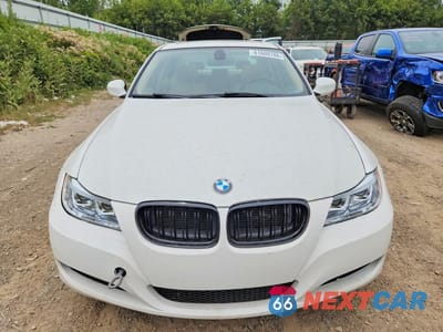 Piąte zdjęcie samochodu w środku: 2011 BMW 328 I VIN:WBAPH7C57BE850556 - miniatura