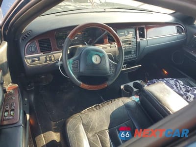 Zdjęcie 8 z 12 samochodu: 2003 LINCOLN TOWN CAR SIGNATURE VIN:1LNHM82W93Y627658 - miniatura