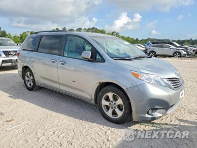 Czwarte zdjęcie samochodu z boku: 2016 TOYOTA SIENNA XLE 8-PASSENGER VIN:5TDYK3DC9GS737921 - miniatura