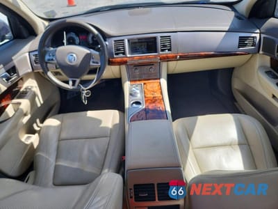 Zdjęcie 8 z 12 samochodu: 2011 JAGUAR XF PREMIUM VIN:SAJWA0GBXBLR87224 - miniatura