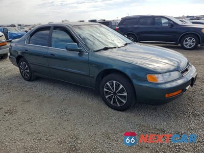 Czwarte zdjęcie samochodu z boku: 1997 HONDA ACCORD LX VIN:1HGCD5632VA215012 - miniatura