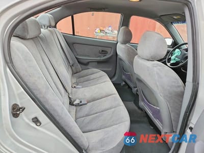 Zdjęcie 10 z 12 samochodu: 2005 HYUNDAI ELANTRA GLS VIN:KMHDN46D15U081526 - miniatura