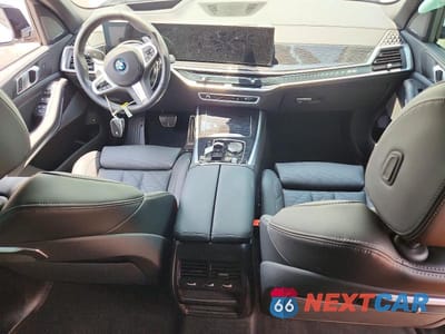 Zdjęcie 8 z 13 samochodu: 2026 BMW X5 XDRIVE50E VIN:5UX43EU02T9055922 - miniatura