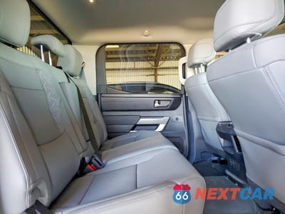 Zdjęcie 10 z 12 samochodu: 2024 TOYOTA TUNDRA CREWMAX SR5 VIN:5TFLA5EC1RX032034 - miniatura
