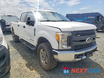 Czwarte zdjęcie samochodu z boku: 2017 FORD F350 SUPER DUTY VIN:1FT8W3BT0HEF22667 - miniatura