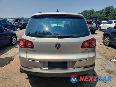 Zdjęcie 6 z 12 samochodu: 2010 VOLKSWAGEN TIGUAN SE VIN:WVGBV7AXXAW510350 - miniatura