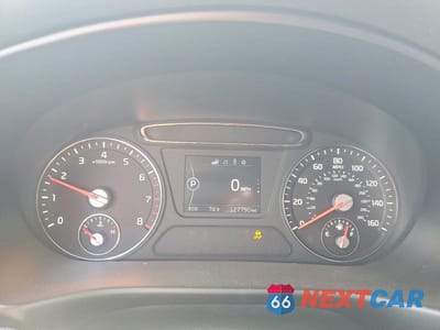 Zdjęcie 9 z 13 samochodu: 2017 KIA SORENTO EX VIN:5XYPHDA12HG278829 - miniatura