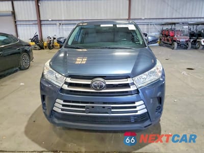 Piąte zdjęcie samochodu w środku: 2019 TOYOTA HIGHLANDER LE VIN:5TDZZRFH2KS313713 - miniatura