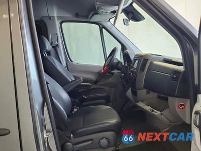 Piąte zdjęcie samochodu w środku: 2018 MERCEDES-BENZ SPRINTER 2500 VIN:8BRPE7CD5JE158134 - miniatura