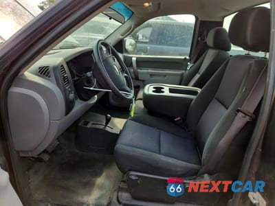 Zdjęcie 7 z 12 samochodu: 2010 CHEVROLET SILVERADO K1500 VIN:1GCPKPEAXAZ201484 - miniatura