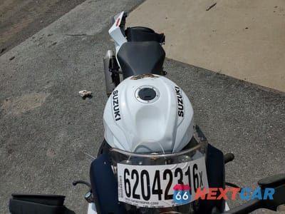Piąte zdjęcie samochodu w środku: 2025 SUZUKI GSX-R600 VIN:JS1GN7FA8S7100778 - miniatura