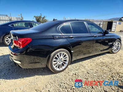 Trzecie zdjęcie samochodu z tyłu: 2010 BMW 750 I VIN:WBAKA8C52ACY36000 - miniatura