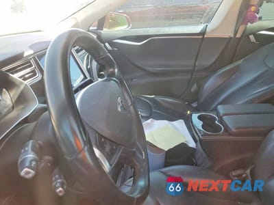 Zdjęcie 8 z 13 samochodu: 2014 TESLA MODEL S VIN:5YJSA1H13EFP63745 - miniatura