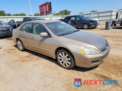 Czwarte zdjęcie samochodu z boku: 2007 HONDA ACCORD EX VIN:1HGCM66507A031648 - miniatura