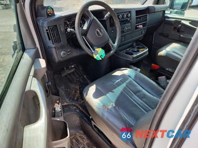 Zdjęcie 8 z 12 samochodu: 2013 GMC SAVANA BOX TRUCK VIN:1GDY72CA4D1125156 - miniatura