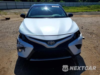 Piąte zdjęcie samochodu w środku: 2018 TOYOTA CAMRY XSE VIN:4T1B61HK2JU062749 - miniatura
