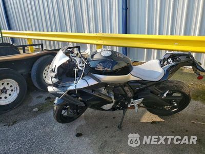 Trzecie zdjęcie samochodu z tyłu: 2026 CF MOTO 675SS VIN:LCEPEVLP4T6003653 - miniatura