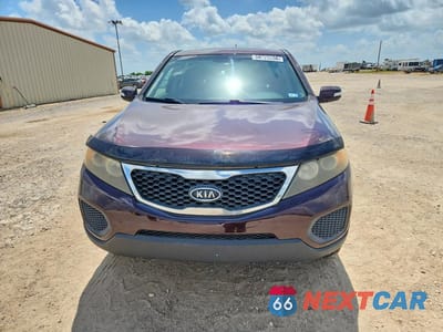 Piąte zdjęcie samochodu w środku: 2012 KIA SORENTO LX VIN:5XYKT3A16CG202753 - miniatura