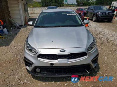 Piąte zdjęcie samochodu w środku: 2020 KIA FORTE LXS VIN:3KPF24AD1LE176273 - miniatura