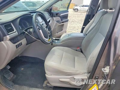 Zdjęcie 7 z 14 samochodu: 2019 TOYOTA HIGHLANDER LE VIN:5TDZARFH7KS047306 - miniatura