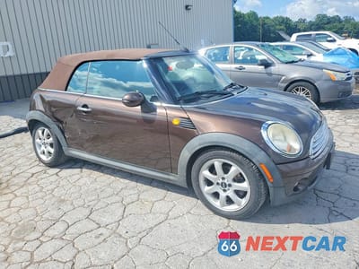 Czwarte zdjęcie samochodu z boku: 2010 MINI COOPER VIN:WMWMR3C53ATU98644 - miniatura