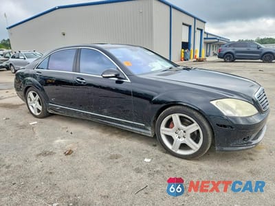 Czwarte zdjęcie samochodu z boku: 2008 MERCEDES-BENZ S 550 VIN:WDDNG71X28A196539 - miniatura